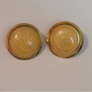 Vintage gold and cream post earrings .75"